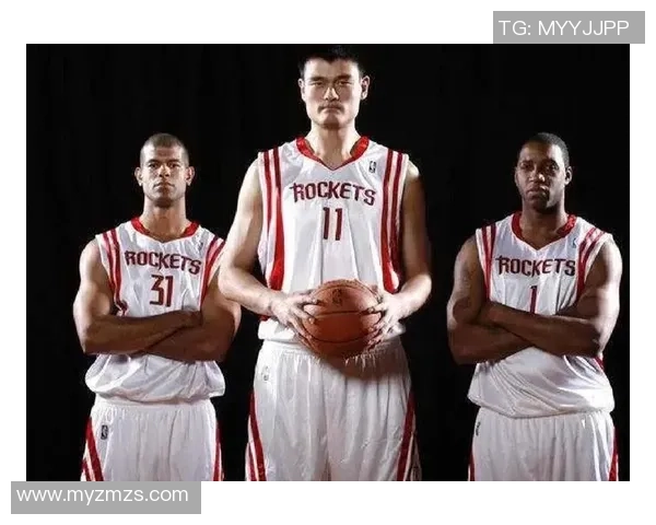 姚明连续转身展现篮球艺术魅力与运动员精神的完美结合