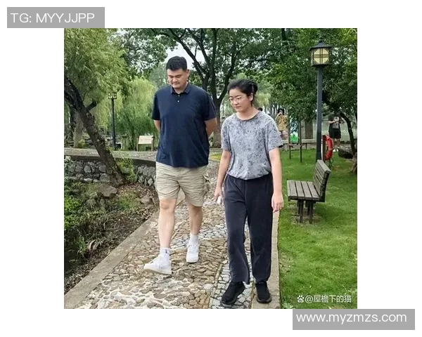 短发女神姚明的魅力瞬间展现，打破传统审美的时尚风潮