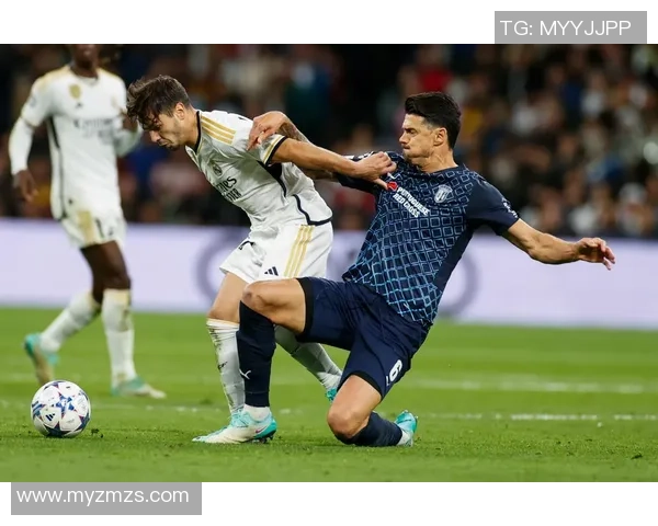 欧冠激战里昂与那不勒斯握手言和帽子戏法引发争议判罚风波